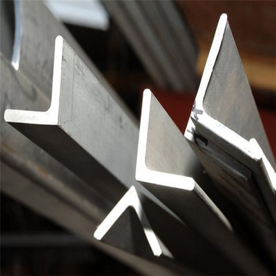 AISI 201 เหล็กกล้าไร้สนิม Angle Bar 200 Series 300 Series Un - การก่อสร้างที่เท่าเทียมกัน
